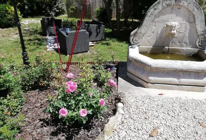 Aamiaismajoitus (B&B) Le Mas De La Diligence