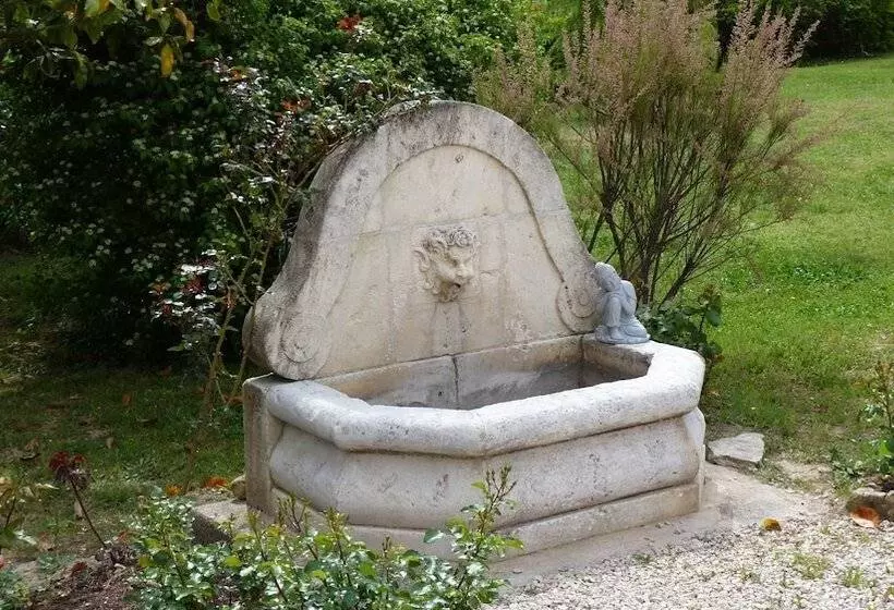 Aamiaismajoitus (B&B) Le Mas De La Diligence