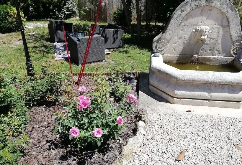 Aamiaismajoitus (B&B) Le Mas De La Diligence