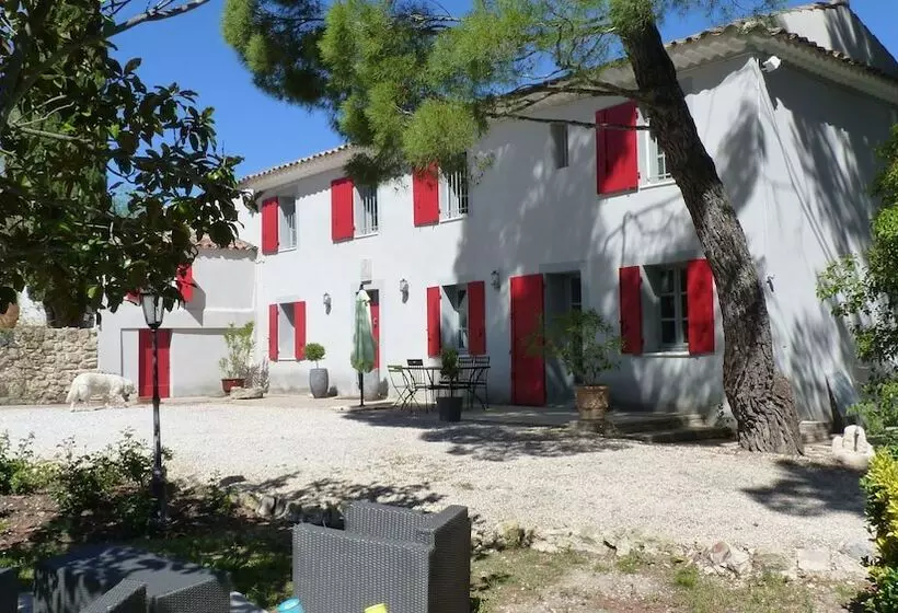 Aamiaismajoitus (B&B) Le Mas De La Diligence