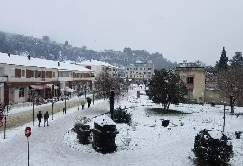 ペンション Keli Guest House& Rafting Adventures