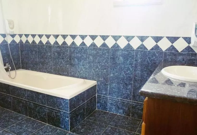 تختخواب و صبحانه Martin's Villa