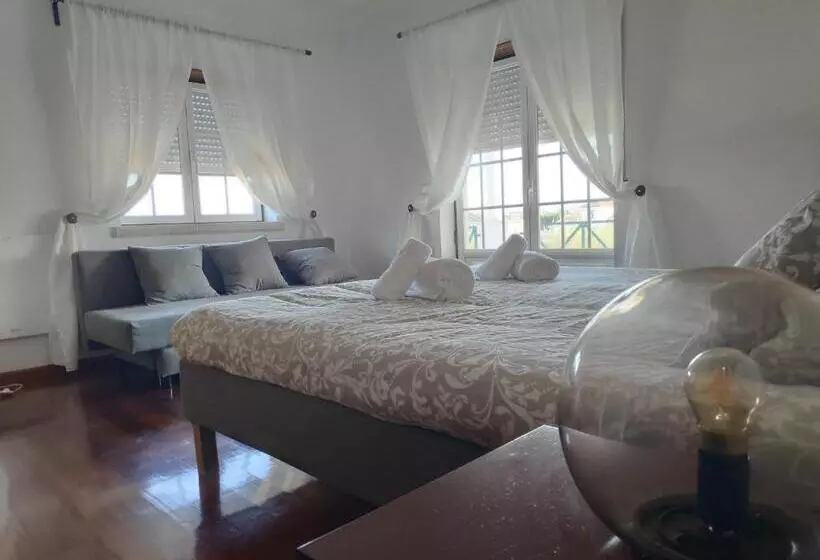 تختخواب و صبحانه Martin's Villa