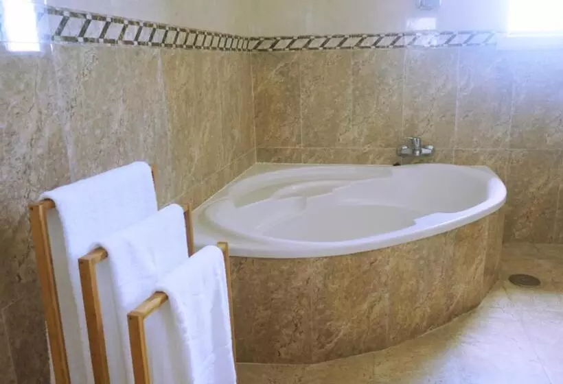 تختخواب و صبحانه Martin's Villa