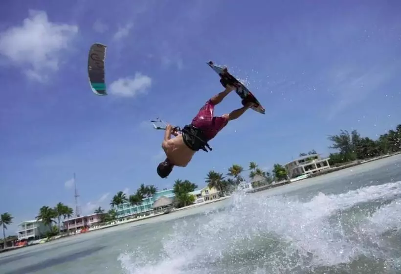 Hotelli Grassy Flats Resort & Beach Club