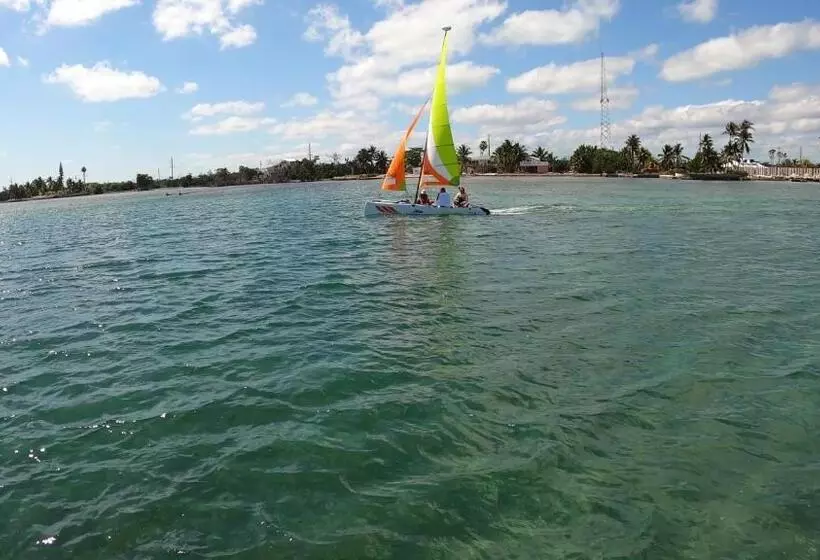 Hotelli Grassy Flats Resort & Beach Club