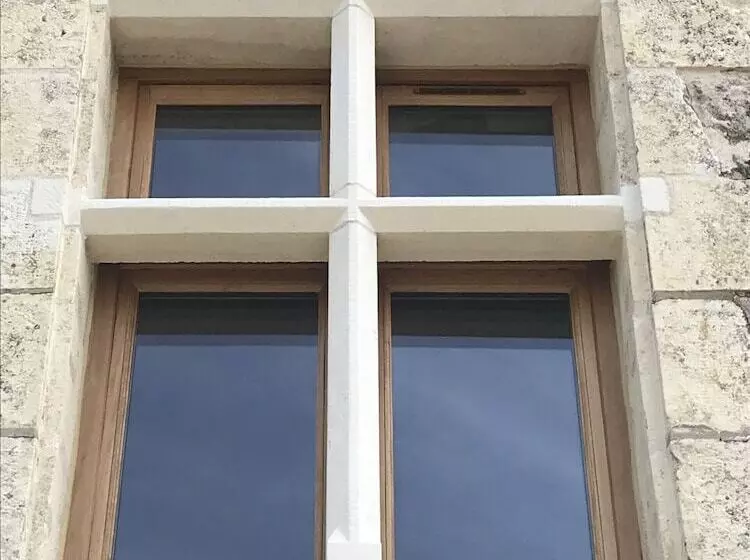 Hotelli The Originals Le Manoir De Pierre Levée