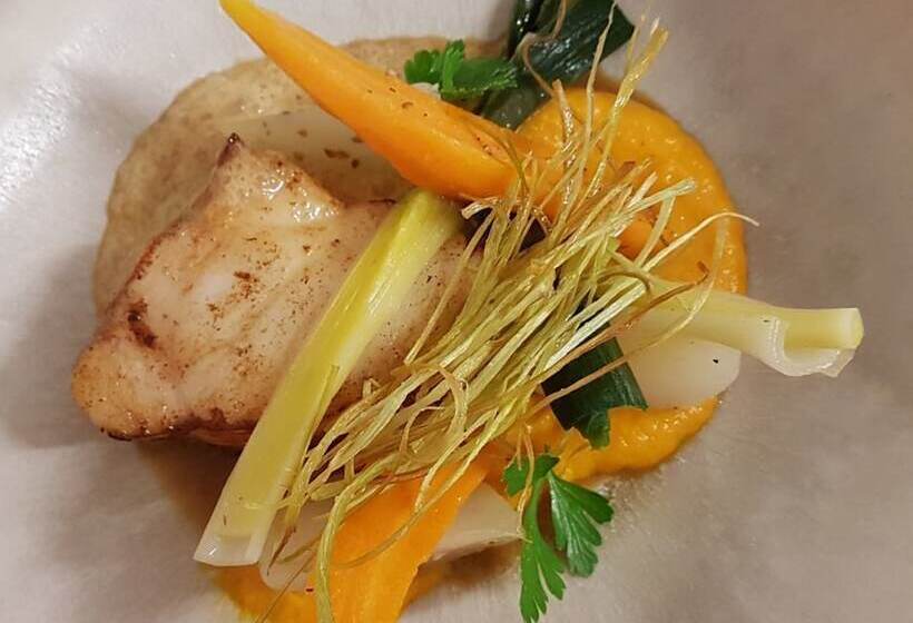 ホテル The Originals Le Manoir De Pierre Levée