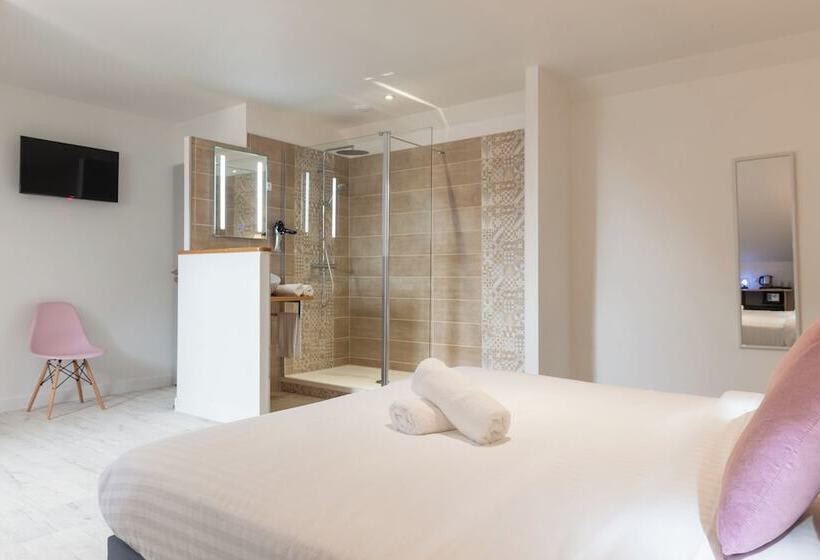 ホテル The Originals Le Manoir De Pierre Levée