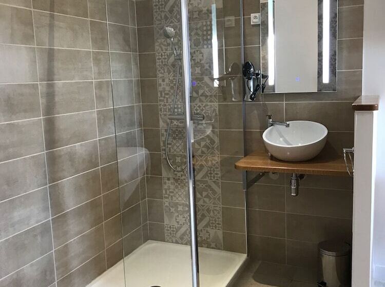 ホテル The Originals Le Manoir De Pierre Levée