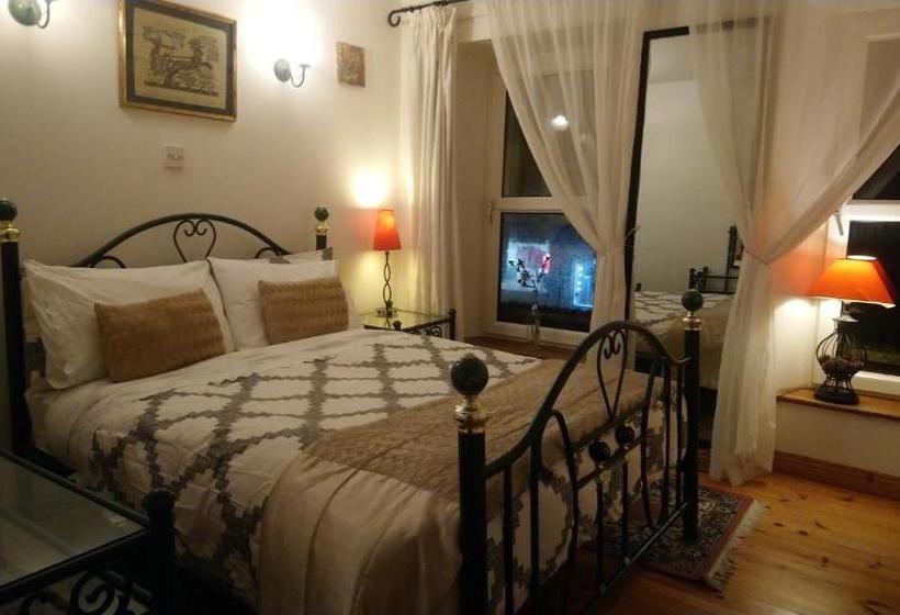 פנסיון Vaughans Pub/accommodation