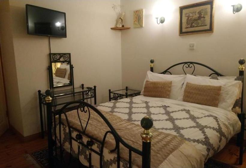 פנסיון Vaughans Pub/accommodation