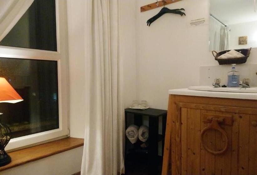 פנסיון Vaughans Pub/accommodation