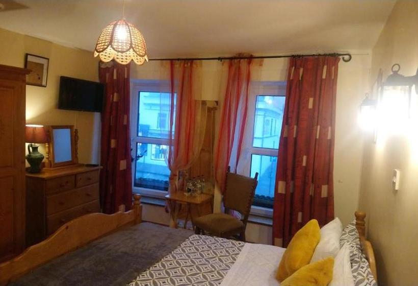 פנסיון Vaughans Pub/accommodation