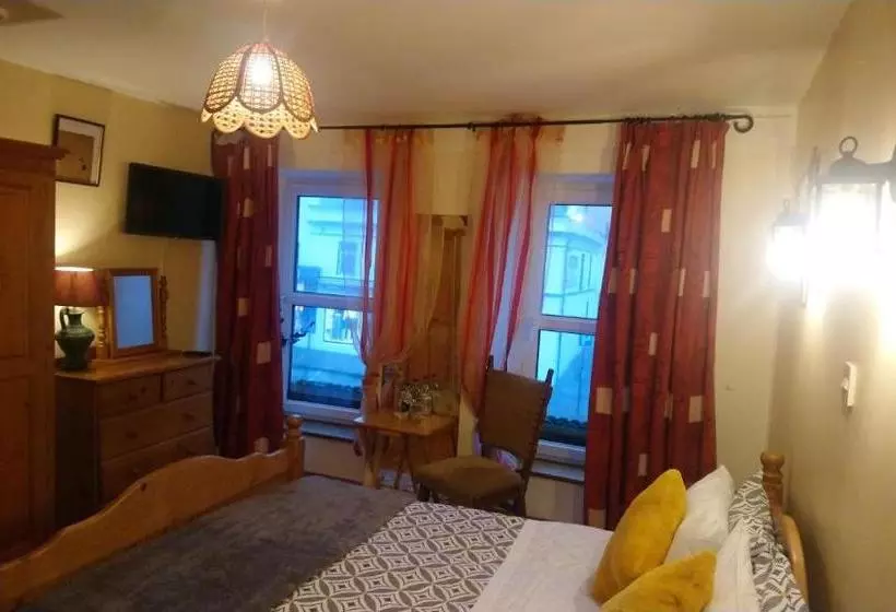 Pensione Vaughans Pub/accommodation