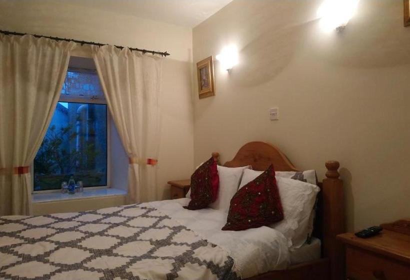 פנסיון Vaughans Pub/accommodation