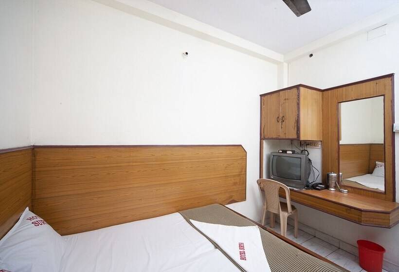 Spot On 38565 Hotel Surya