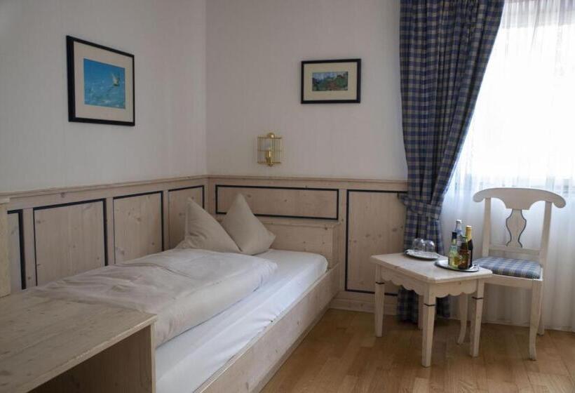 Общежитие Fischerstüberl Attel