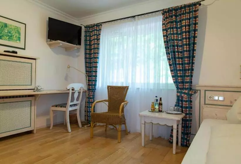 Retkeilymaja Fischerstüberl Attel