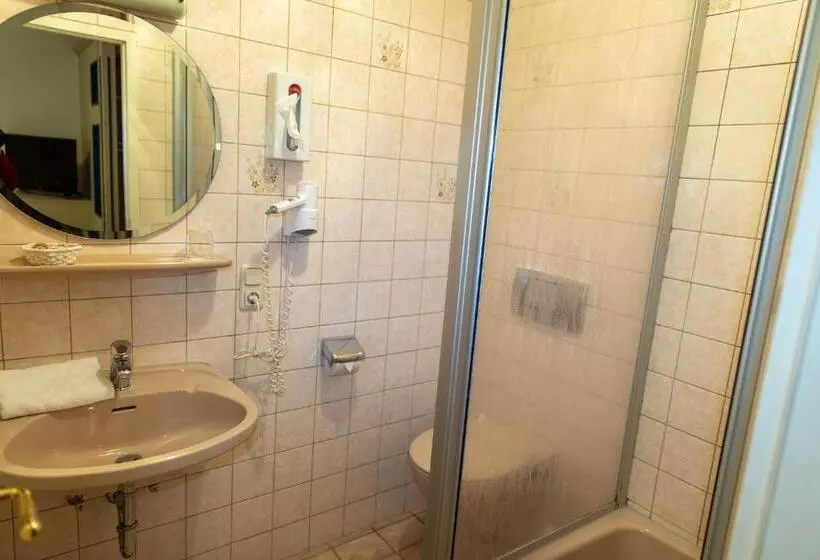 Retkeilymaja Fischerstüberl Attel