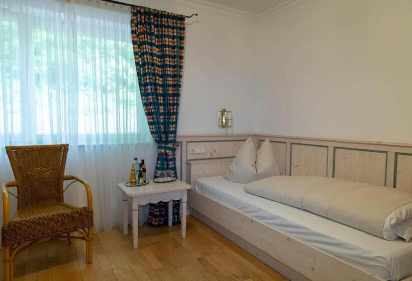 Общежитие Fischerstüberl Attel