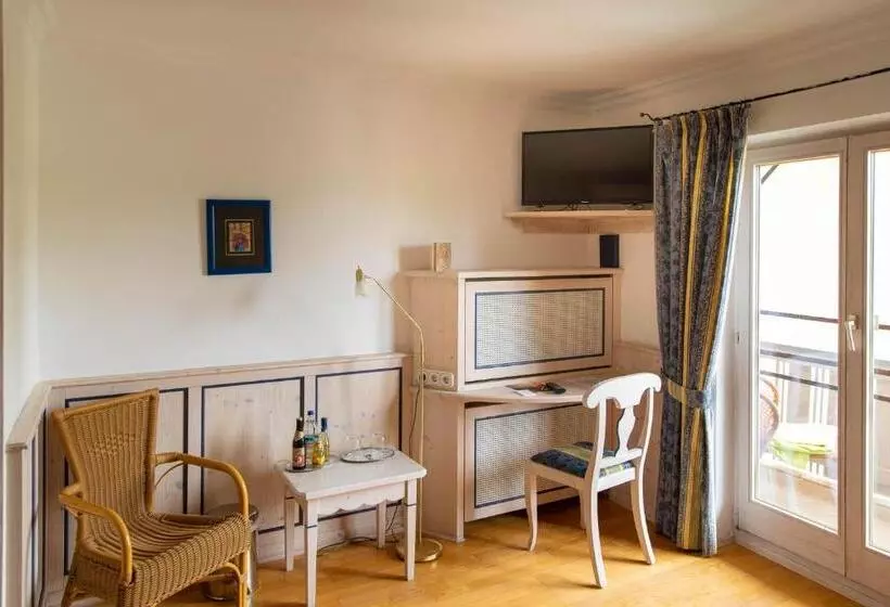 Retkeilymaja Fischerstüberl Attel