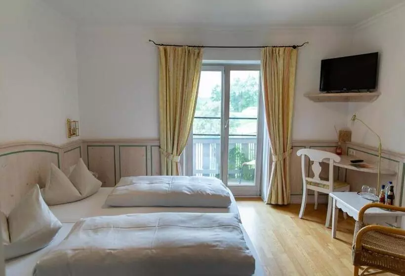 Retkeilymaja Fischerstüberl Attel