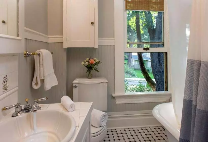 Aamiaismajoitus (B&B) Inn At The Gorge