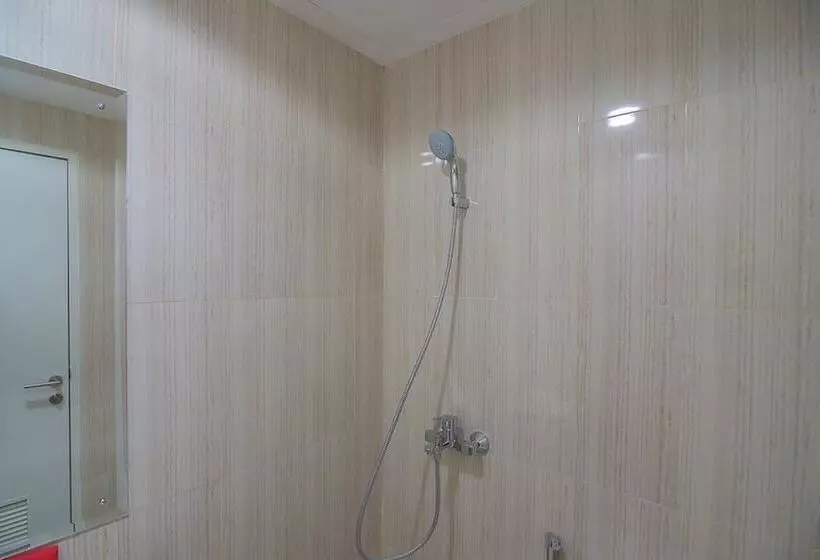 ペンション Reddoorz Apartment @ Sentul Tower