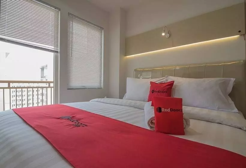 ペンション Reddoorz Apartment @ Sentul Tower