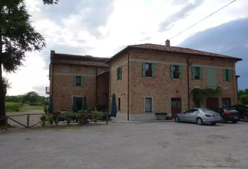 ベッドアンドブレックファースト Agriturismo Le Giarine