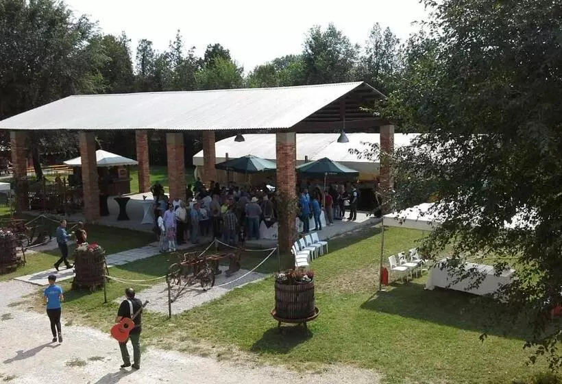 ベッドアンドブレックファースト Agriturismo Le Giarine