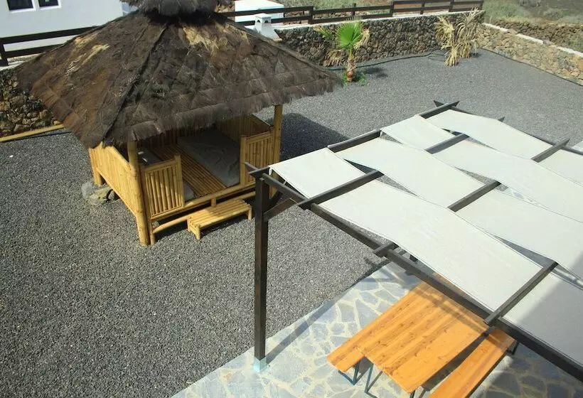 Aamiaismajoitus (B&B) Maar House Lajares