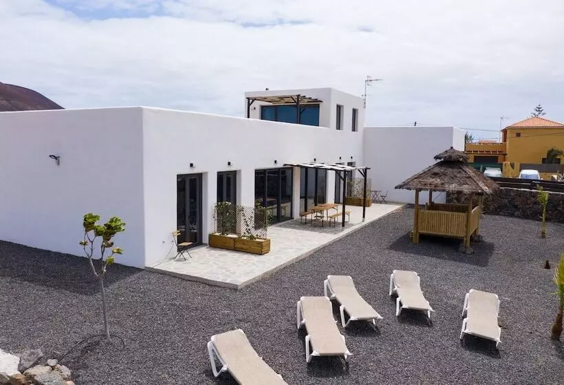 Aamiaismajoitus (B&B) Maar House Lajares