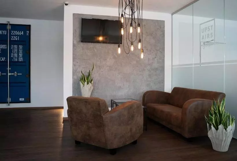 ベッドアンドブレックファースト Upstairs By Mamas