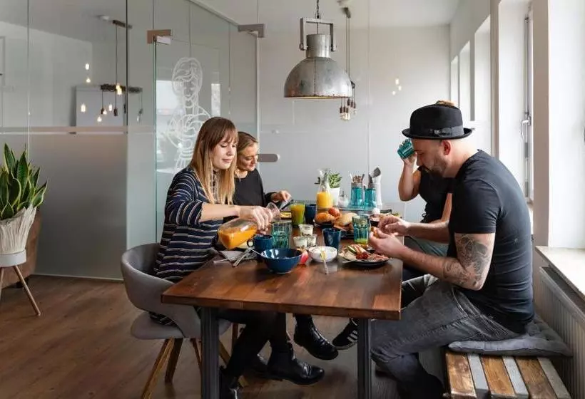 ベッドアンドブレックファースト Upstairs By Mamas