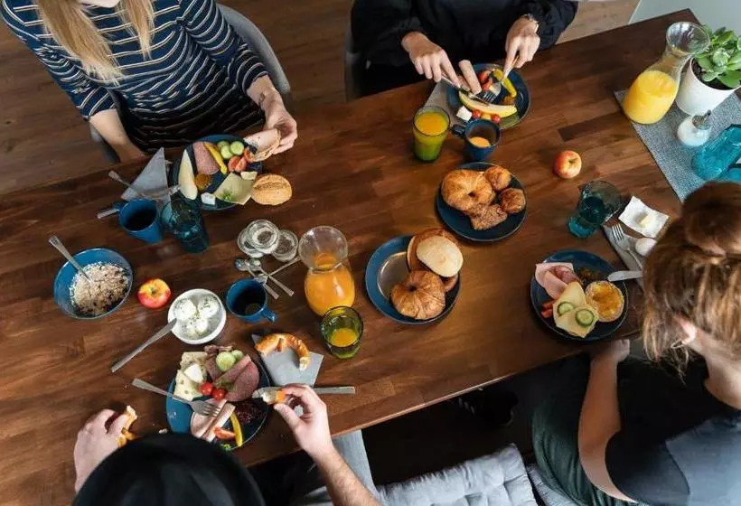 ベッドアンドブレックファースト Upstairs By Mamas