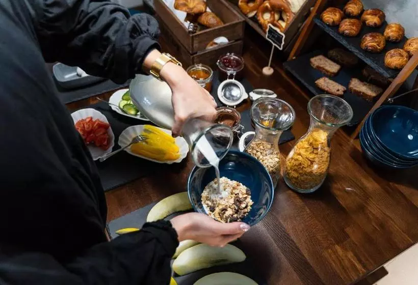 ベッドアンドブレックファースト Upstairs By Mamas