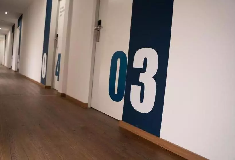 ベッドアンドブレックファースト Upstairs By Mamas