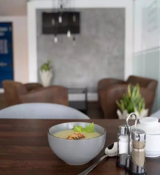 ベッドアンドブレックファースト Upstairs By Mamas