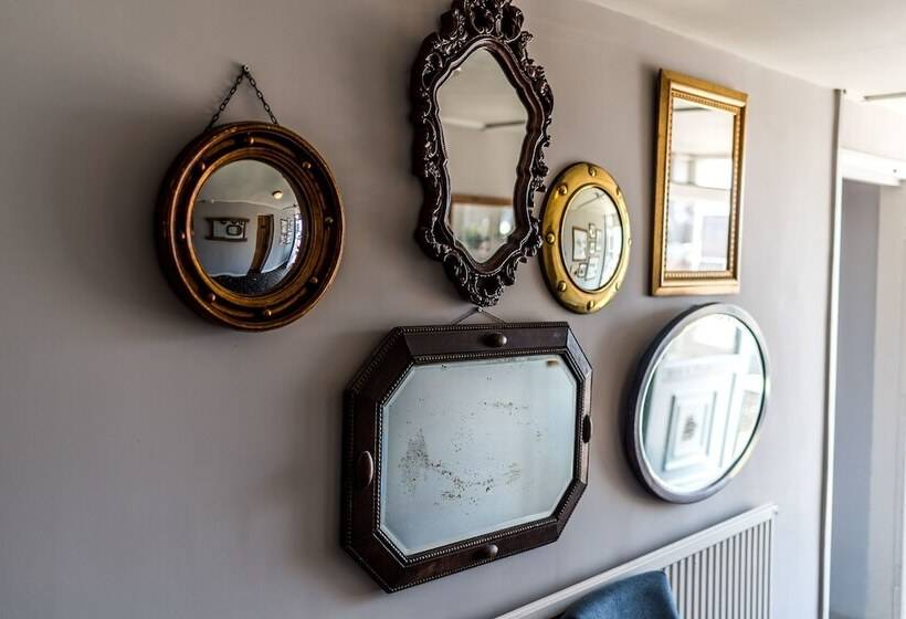 Отель The Ship Inn