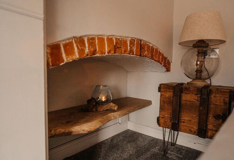 Отель The Ship Inn