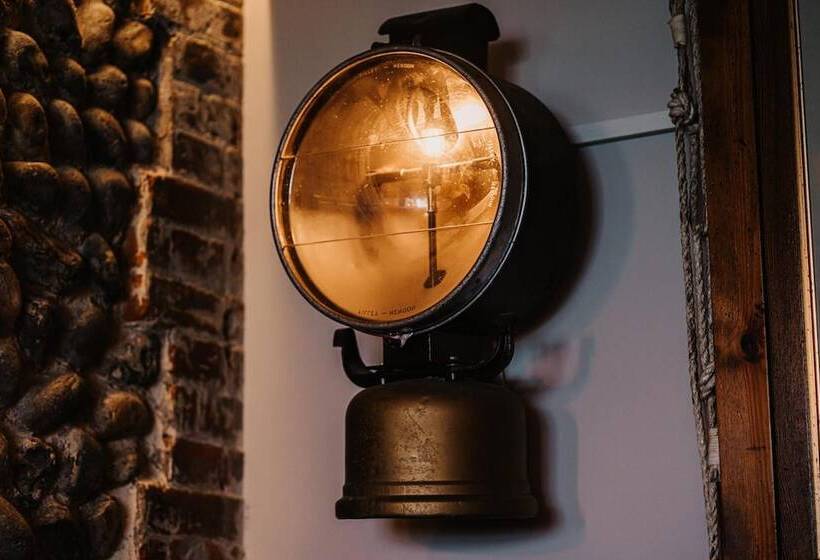 Отель The Ship Inn