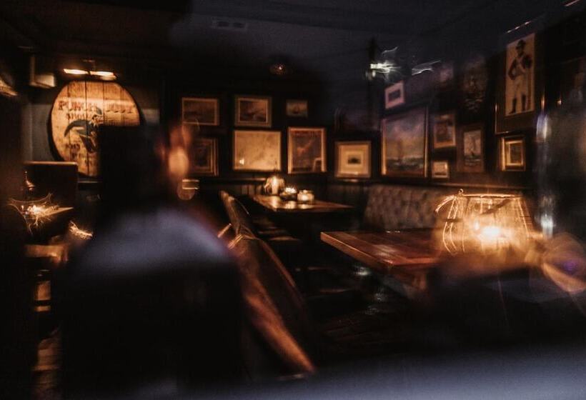 Отель The Ship Inn