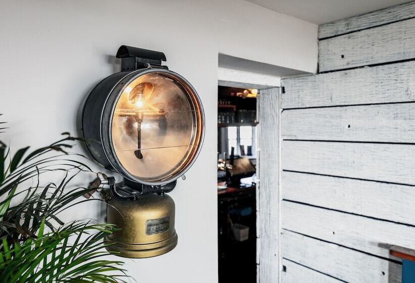 Отель The Ship Inn