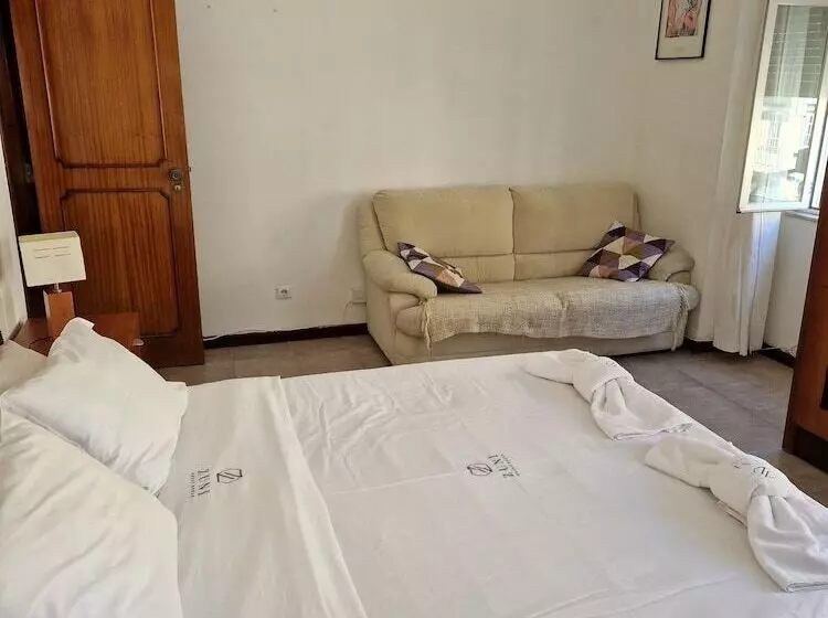 پانسیون Zuni Guest House