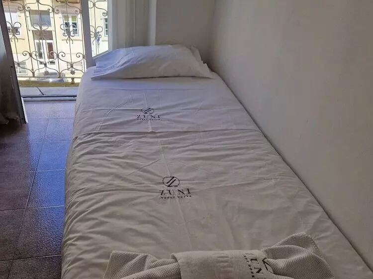 پانسیون Zuni Guest House