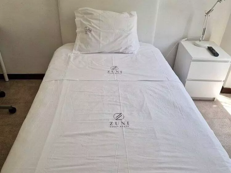 پانسیون Zuni Guest House