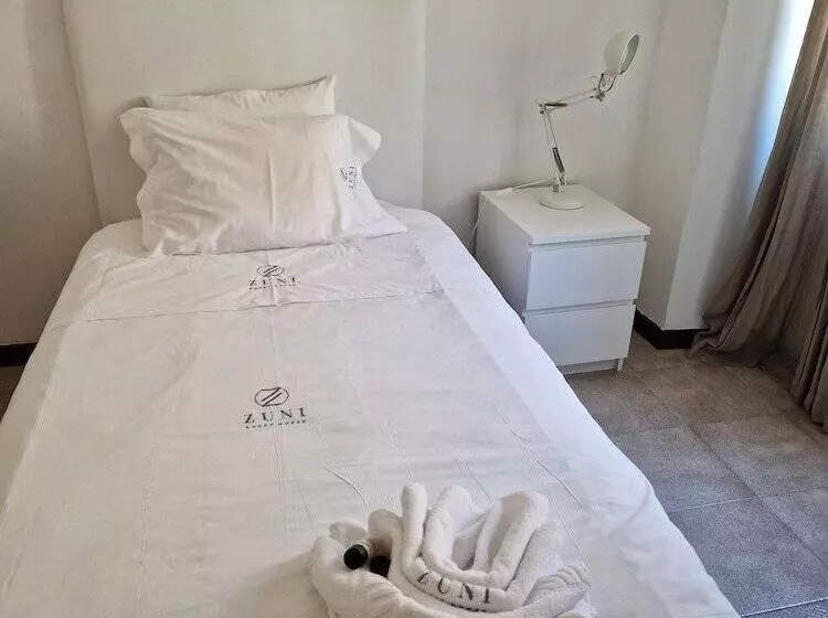 پانسیون Zuni Guest House