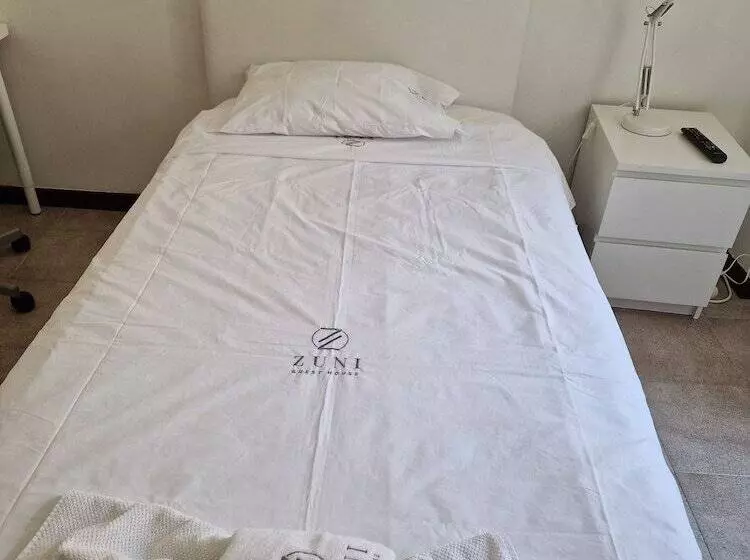 پانسیون Zuni Guest House